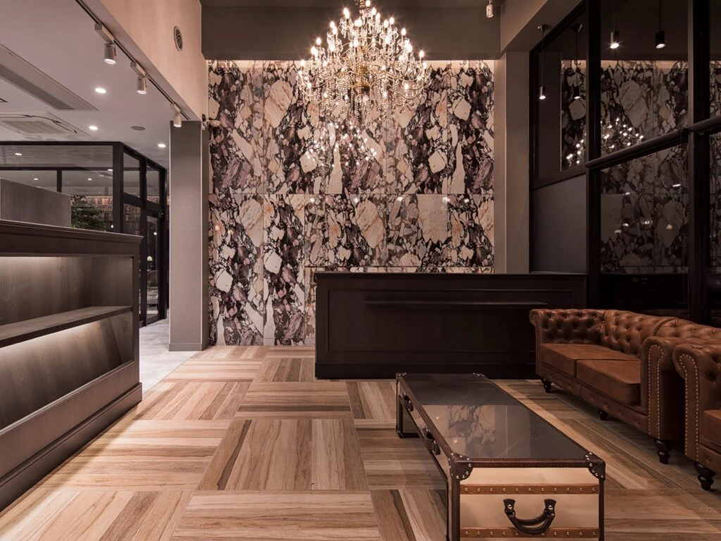 洗練された癒し空間｜無料駐車場18台完備