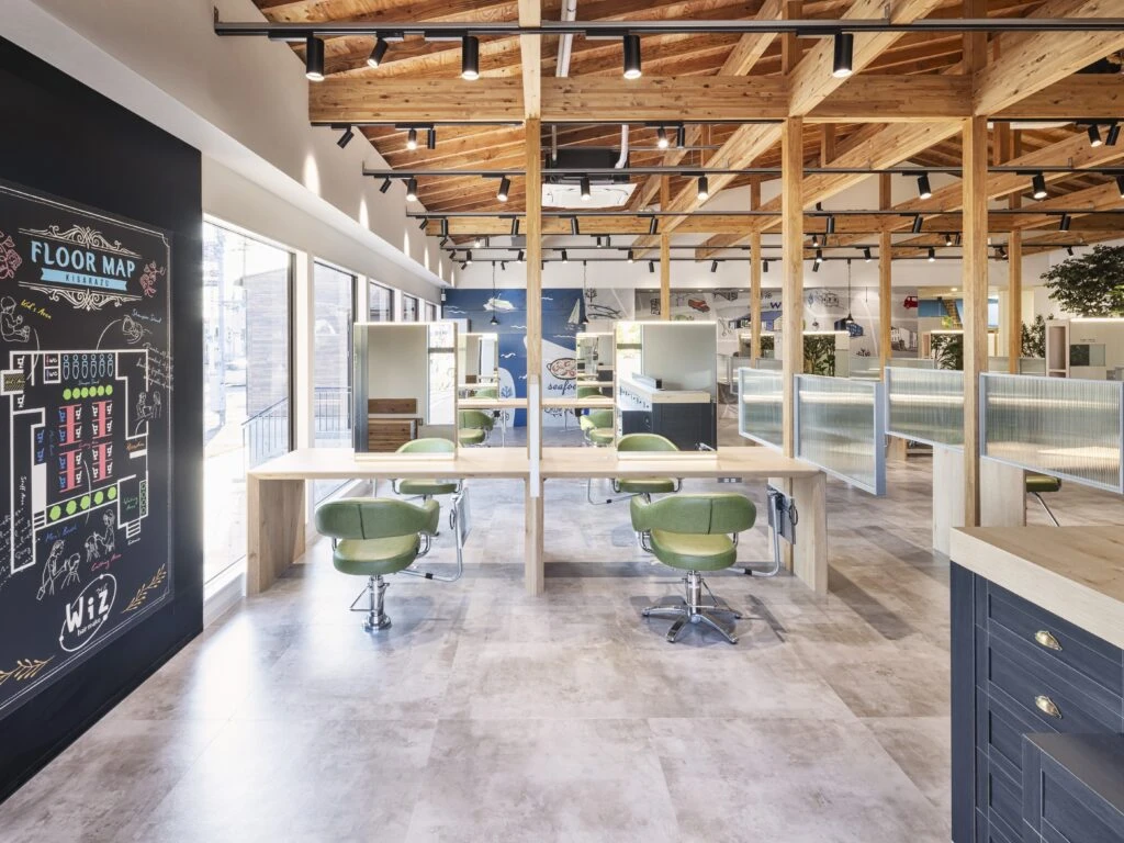 洗練された癒し空間｜無料駐車場25台完備