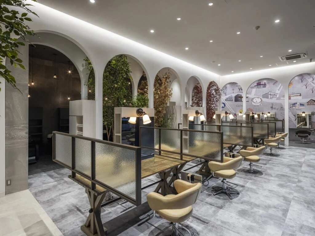 洗練された癒し空間｜無料駐車場16台完備