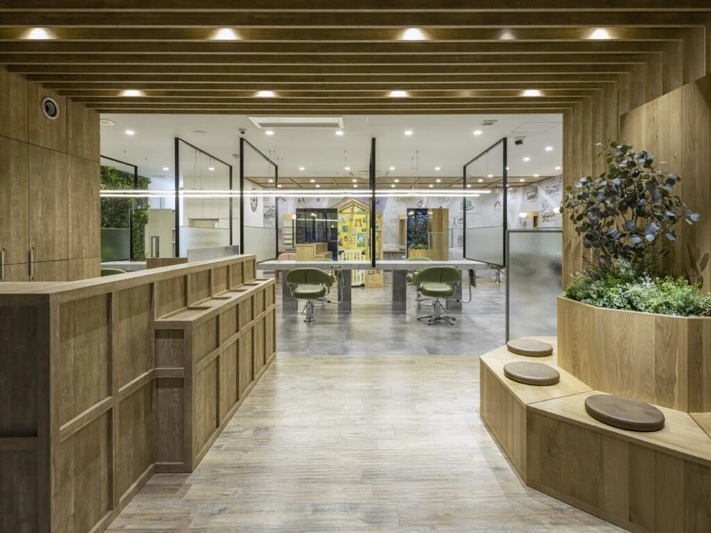 洗練された癒し空間｜無料駐車場19台完備