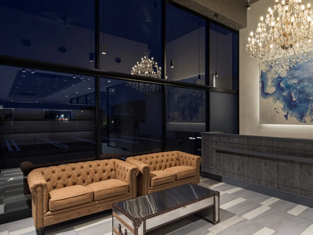 洗練された癒し空間｜無料駐車場20台以上完備