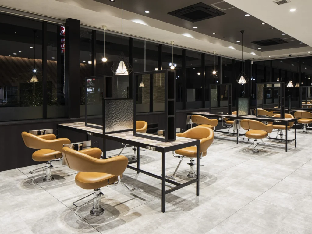 洗練された癒し空間｜無料駐車場15台完備