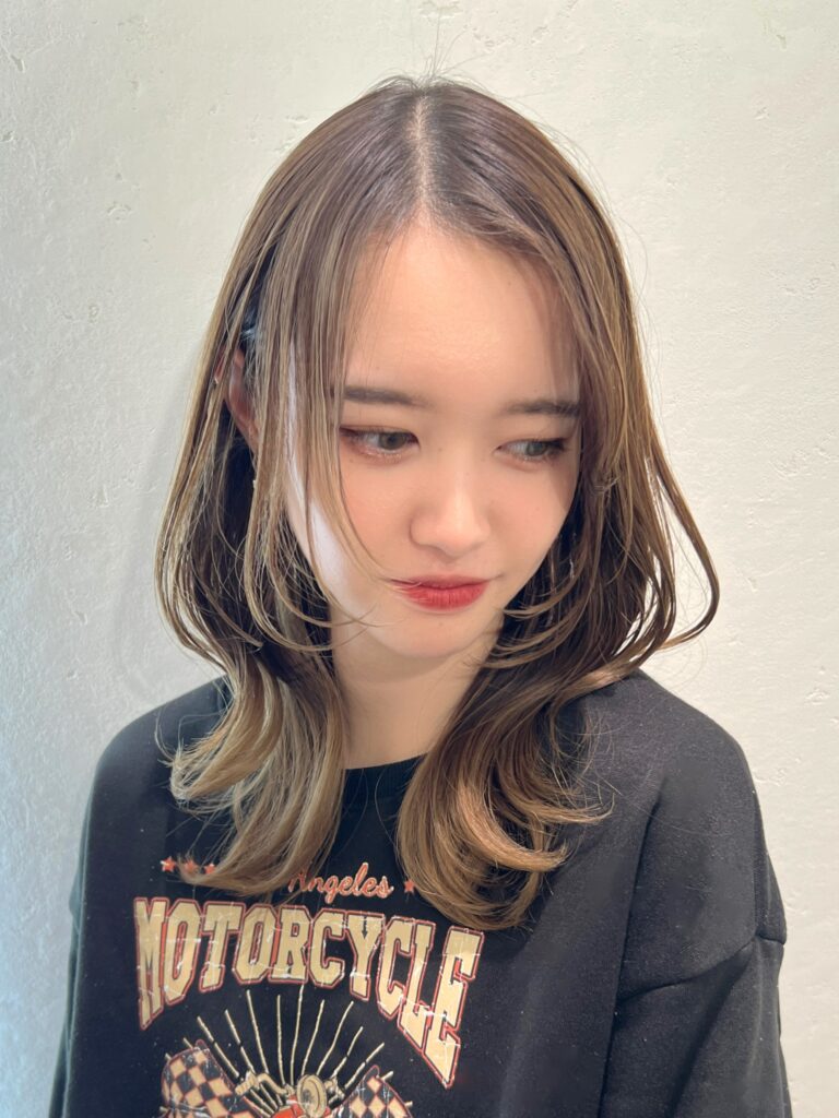 韓国レイヤーくびれミディ 小顔見えバツグン