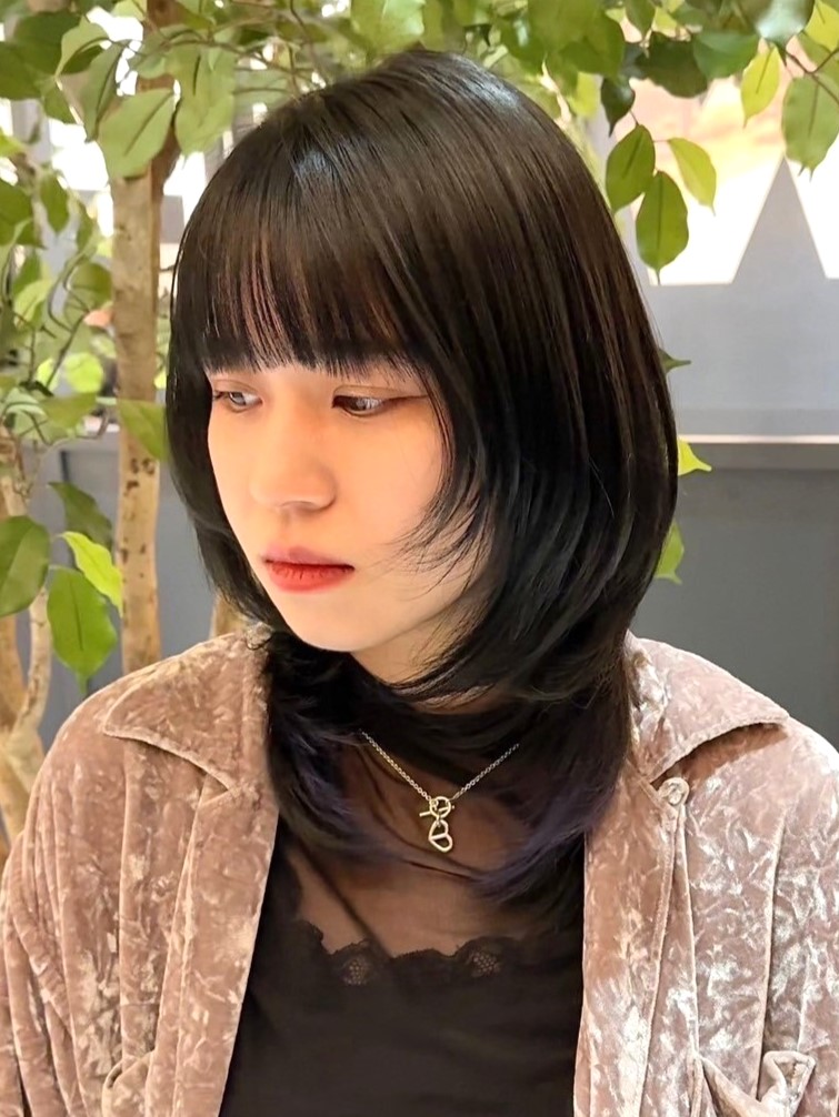 TWICE モモさん風 重めバングのミディアムウルフ 顔周りレイヤー