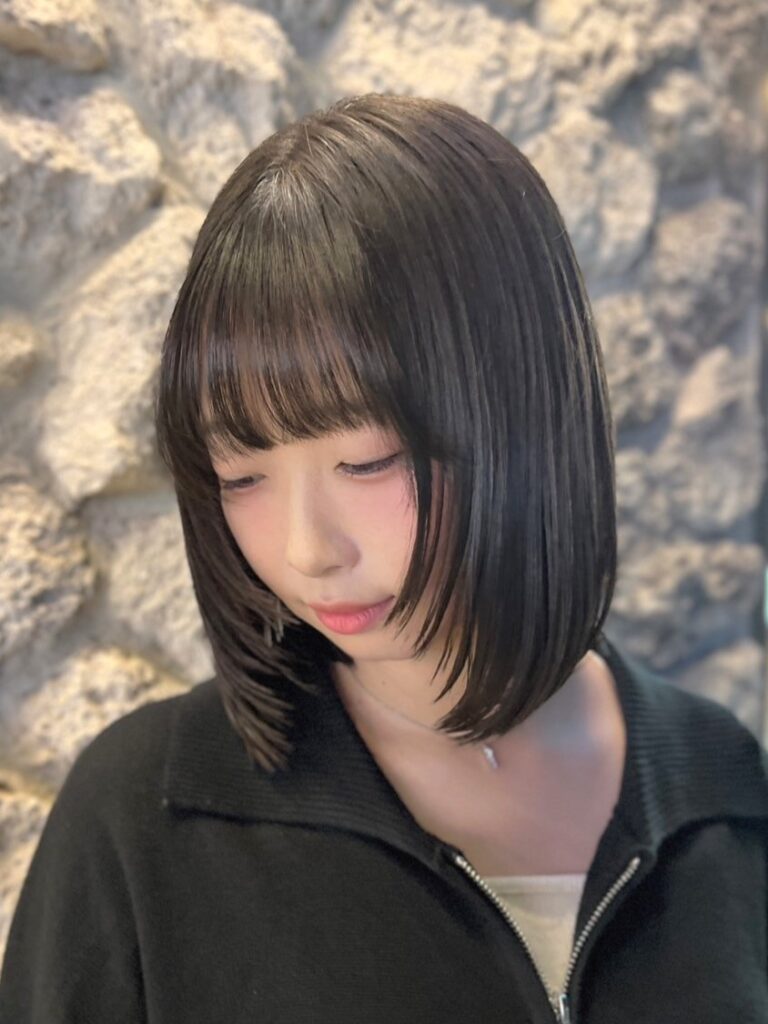 IVEのウォニョンさん風 黒髪ボブの重めバング×顔周りレイヤー