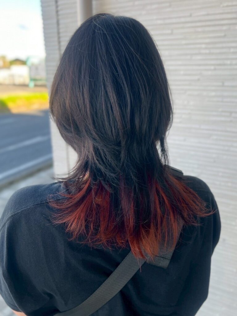 千葉 美容室Wiz【2025年最新】ウルフカット完全ガイド｜長さ別・カラー・スタイリングも！ロングウルフ 赤エンドカラー