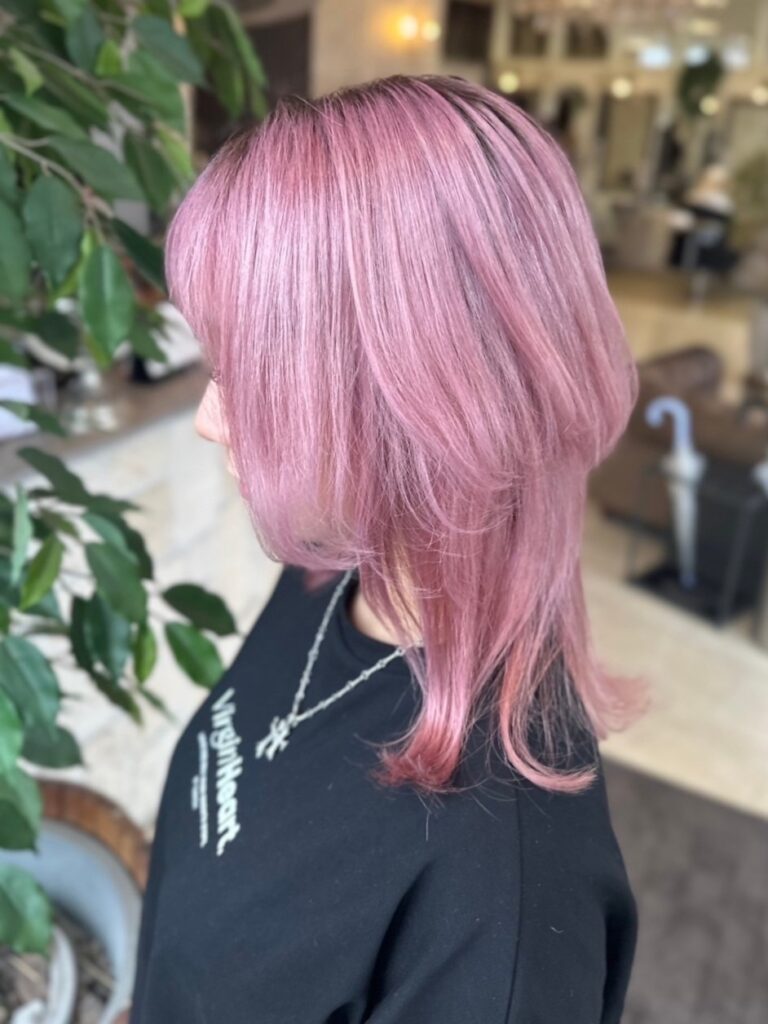 千葉 美容室Wiz【2025年最新】ウルフカット完全ガイド｜長さ別・カラー・スタイリングも！ハイトーンカラー ペールピンク