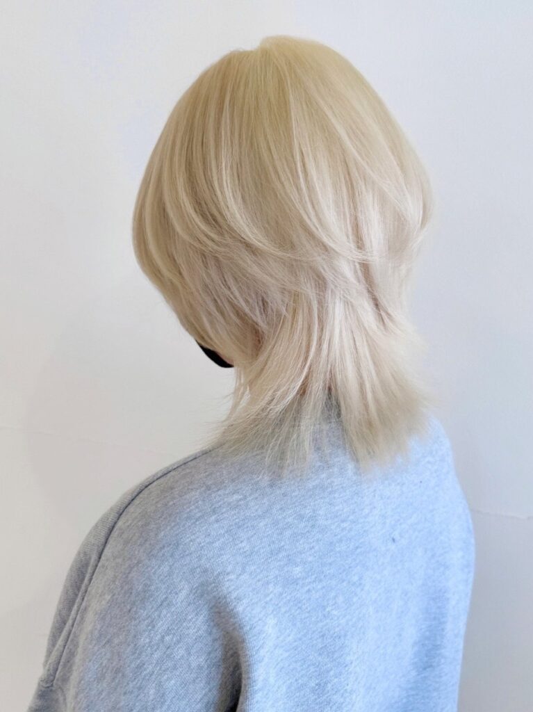 千葉 美容室Wiz【2025年最新】ウルフカット完全ガイド｜長さ別・カラー・スタイリングも！ハイトーンカラー ホワイトベージュ