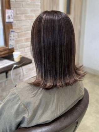 千葉の美容室Wiz 大人世代の新常識!白髪は『隠すから活かすへ』【白髪ぼかし】トレンド徹底解説 顔周り+髪の表面ハイライト グレージュ