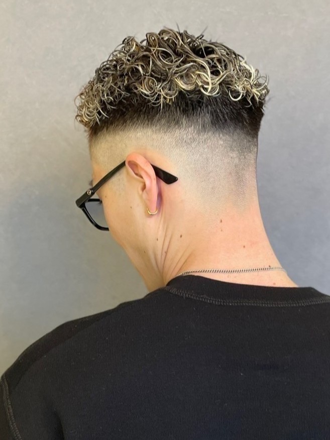 千葉県のWiz美容師る メンズ必見！スペインカールの魅力と最新トレンドまとめ 　フェードカット