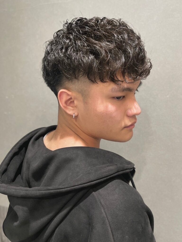 千葉県のWiz美容師る メンズ必見！スペインカールの魅力と最新トレンドまとめ 　短めスペインカール