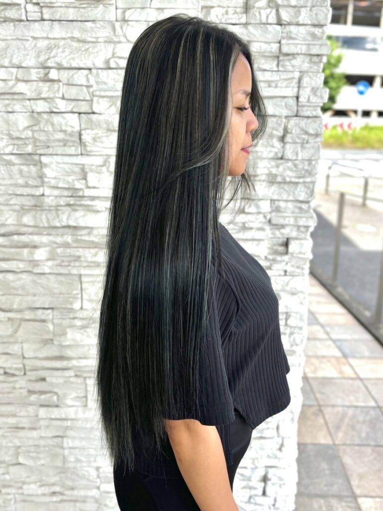 千葉の美容室Wiz 大人世代の新常識!白髪は『隠すから活かすへ』【白髪ぼかし】トレンド徹底解説 顔周りハイライト×インナーカラー