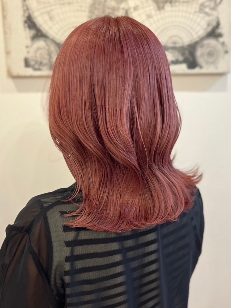 2025年版 透明感ベージュカラー完全ガイド!最旬の髪色&選び方まとめ 韓国風くびれミディ×ピンクベージュ