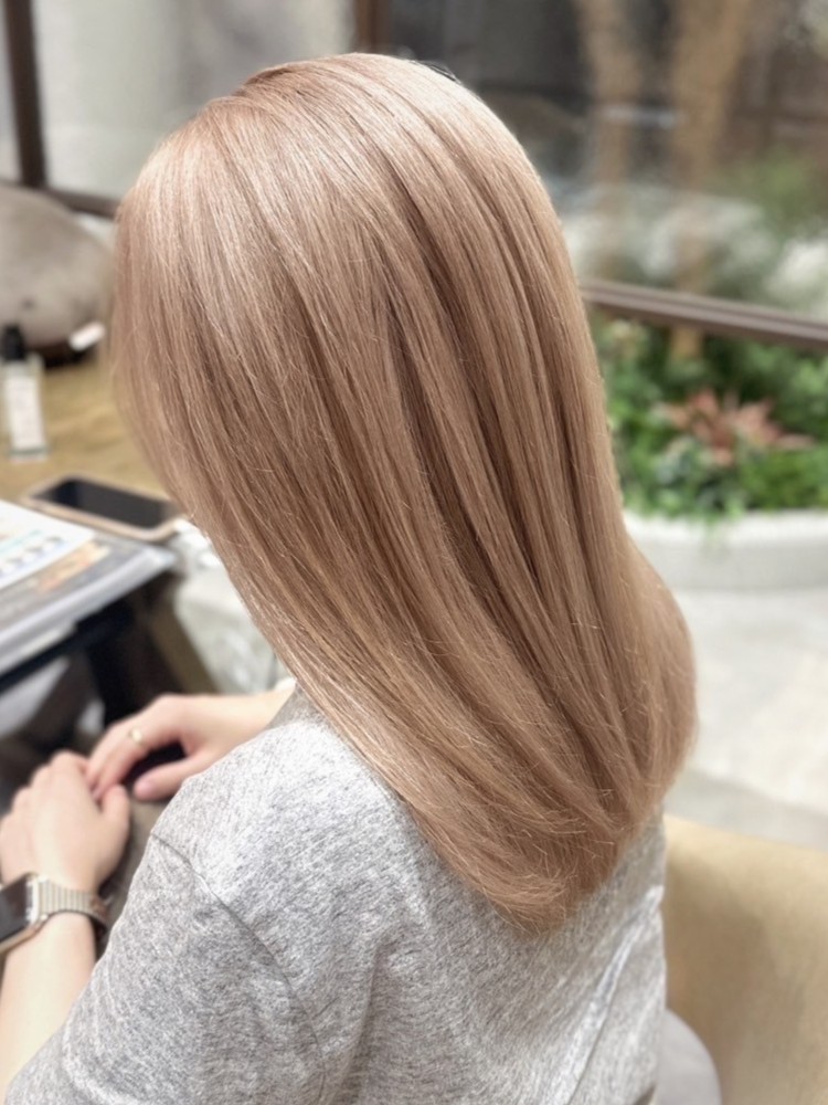 2025年版 透明感ベージュカラー完全ガイド!最旬の髪色&選び方まとめ ミルクティーベージュ