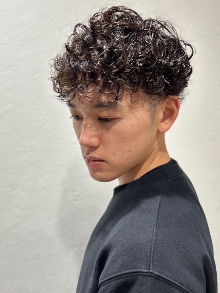 千葉県のWiz美容師る メンズ必見！スペインカールの魅力と最新トレンドまとめ 　長めスペインカール