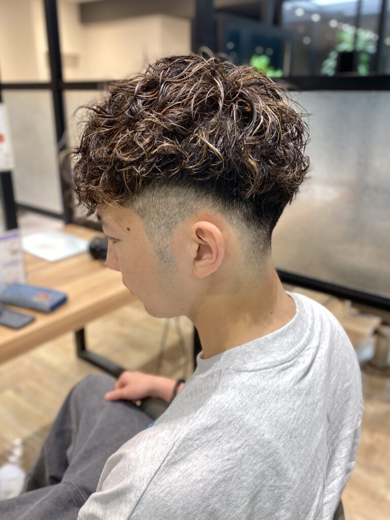 千葉県のWiz美容師る メンズ必見！スペインカールの魅力と最新トレンドまとめ 　ハイライト