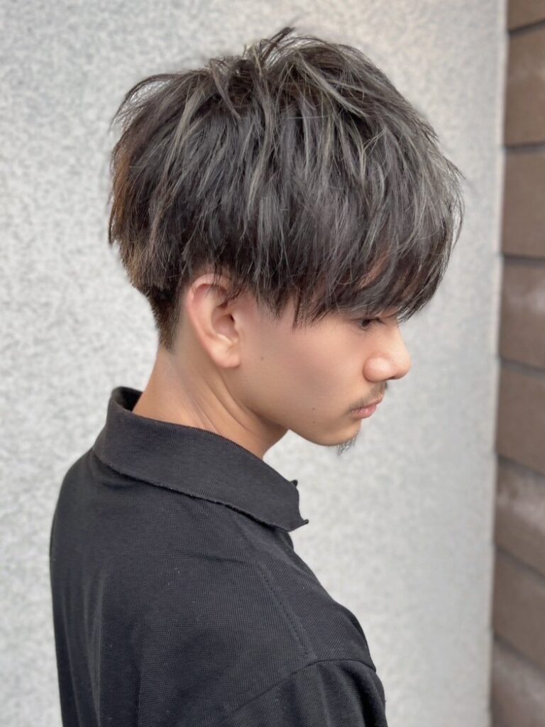 2025年版 透明感ベージュカラー完全ガイド!最旬の髪色&選び方まとめ メンズハイライト×グレージュ