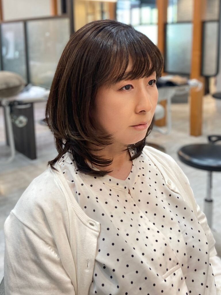 千葉の美容室Wiz 大人世代の新常識!白髪は『隠すから活かすへ』【白髪ぼかし】トレンド徹底解説 顔周り+髪の表面ハイライト アッシュベージュ