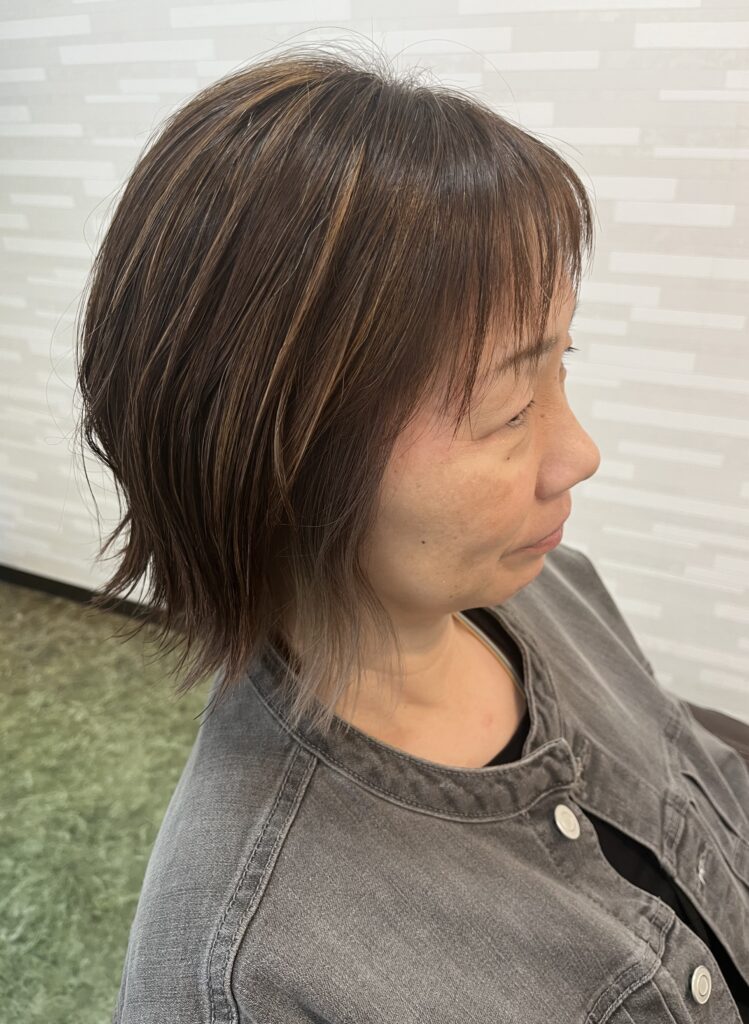 千葉の美容室Wiz 大人世代の新常識!白髪は『隠すから活かすへ』【白髪ぼかし】トレンド徹底解説 顔周り+髪の表面ハイライト+インナーカラー