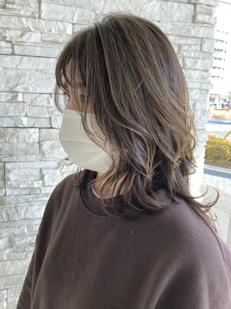 千葉の美容室Wiz 大人世代の新常識!白髪は『隠すから活かすへ』【白髪ぼかし】トレンド徹底解説 顔周りハイライト