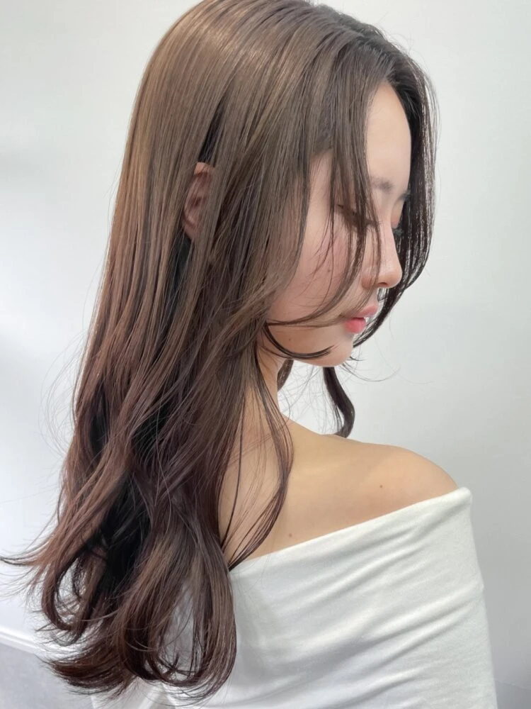 【2025年夏ヘアカラー】透明感×柔らかさが鍵！最新トレンド完全ガイド くすみベージュ