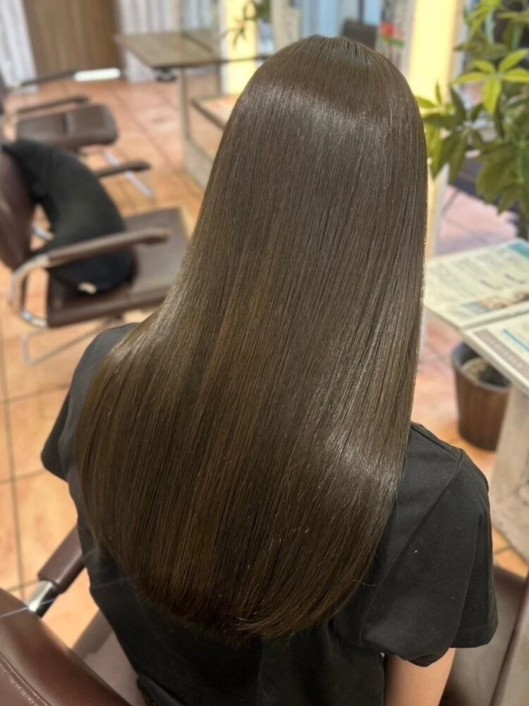 【2025年夏ヘアカラー】透明感×柔らかさが鍵！最新トレンド完全ガイド ブリーチなし×カーキベージュ