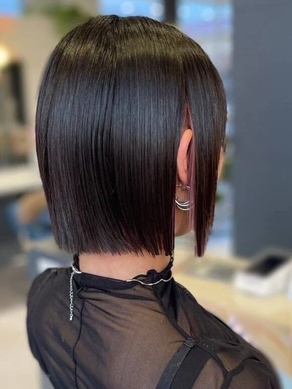 【2025年夏ヘアカラー】透明感×柔らかさが鍵！最新トレンド完全ガイド ローズピンク×イヤリングカラー