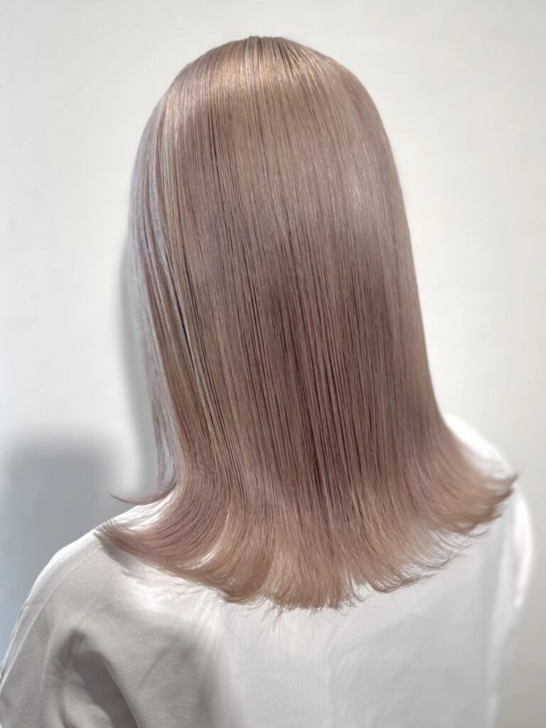 【2025年夏ヘアカラー】透明感×柔らかさが鍵！最新トレンド完全ガイド ブリーチあり ミルクティベージュ