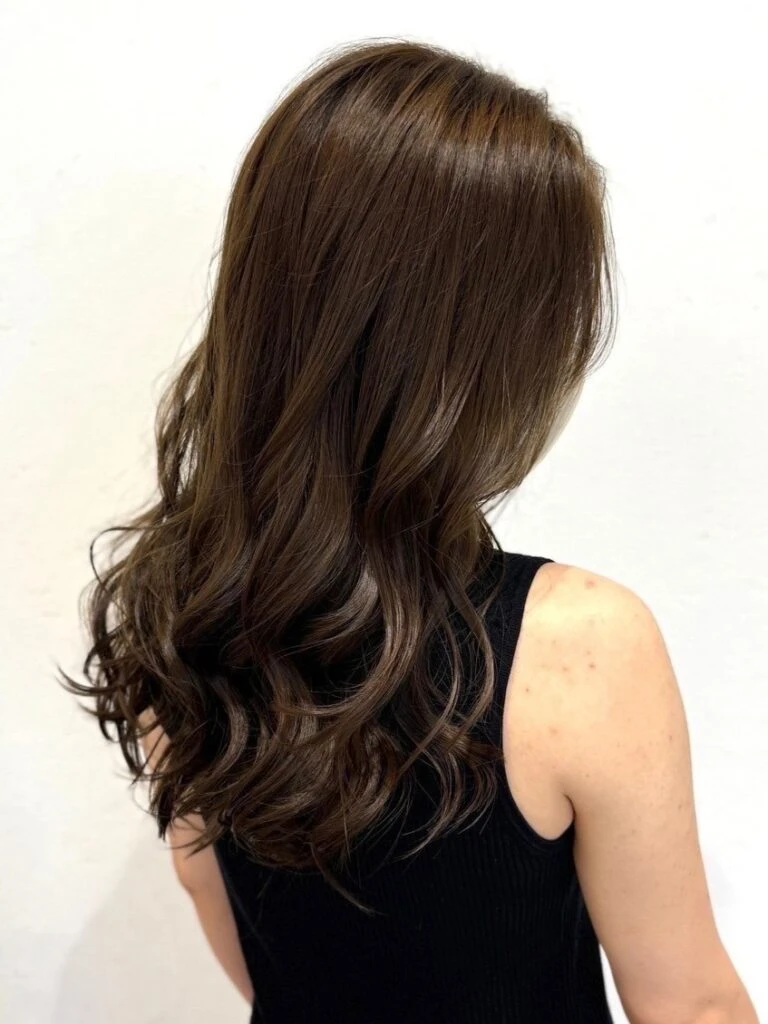 【2025年夏ヘアカラー】透明感×柔らかさが鍵！最新トレンド完全ガイド ブリーチなし×オリーブブラウン