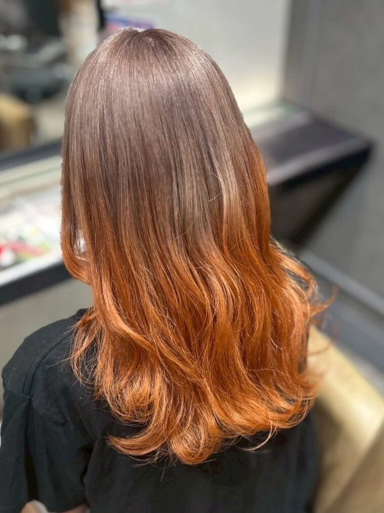 【2025年夏ヘアカラー】透明感×柔らかさが鍵！最新トレンド完全ガイド オレンジベージュグラデーションカラー
