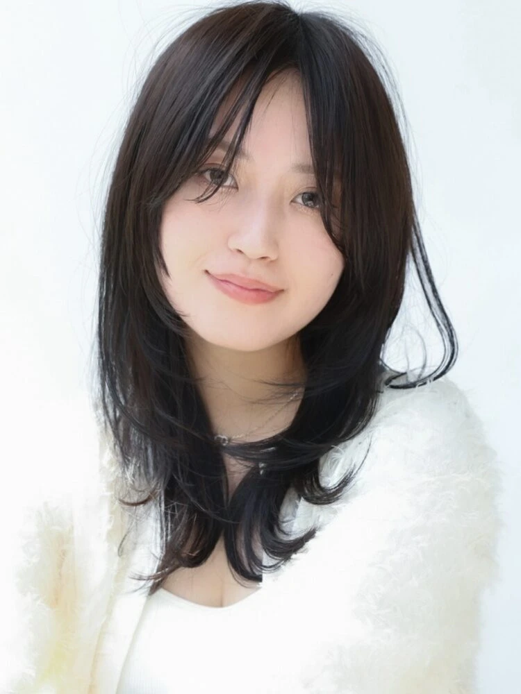 大人可愛い代表！【ミディアムレイヤー】くびれ・ウルフ・ボブ・韓国風・40代～60代に似合うスタイルまで徹底解説！