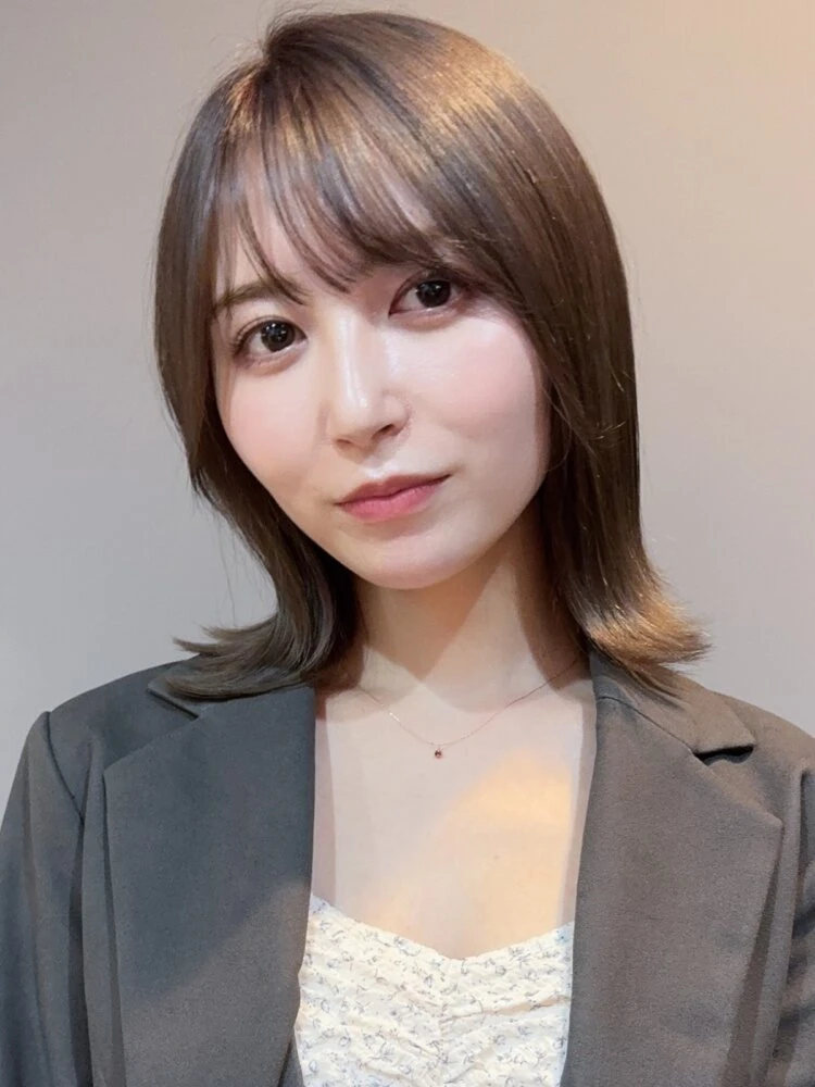 シースルーバング徹底ガイド｜長さ別・顔型別・芸能人スタイルも紹介！シースルーバング×ミディアム