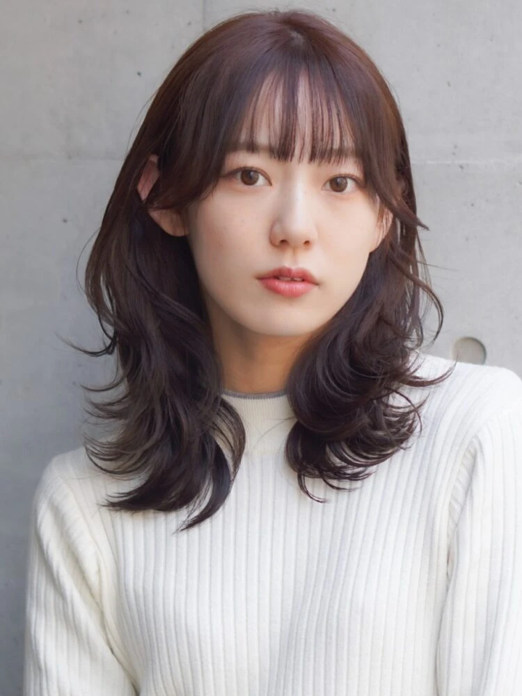 大人可愛い代表！【ミディアムレイヤー】くびれ・ウルフ・ボブ・韓国風・40代～60代に似合うスタイルまで徹底解説！