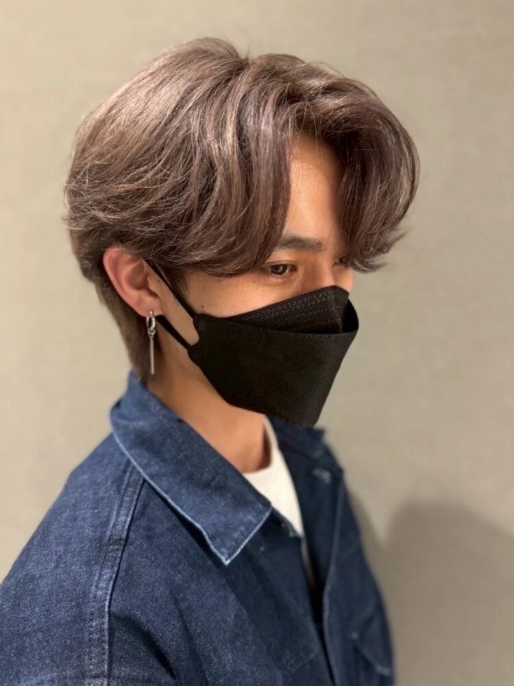 2025年最新版|メンズ〈センターパート×パーマ〉特集 人気のニュアンスパーマ×グレージュ