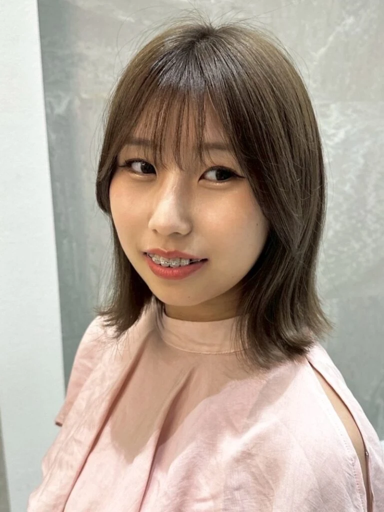 シースルーバング徹底ガイド｜長さ別・顔型別・芸能人スタイルも紹介！メンズシースルーバング×外ハネミディアム