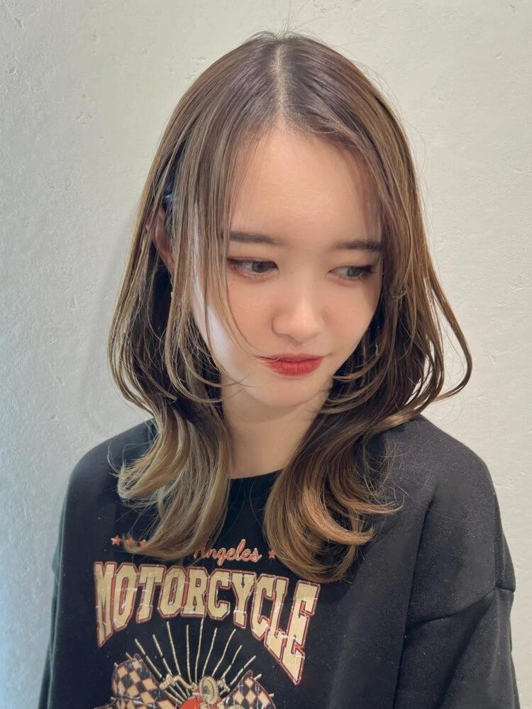 大人可愛い代表！【ミディアムレイヤー】くびれ・ウルフ・ボブ・韓国風・40代～60代に似合うスタイルまで徹底解説！