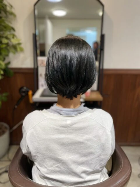 傷み解消バッサリショート×暗髪ブルーで大人綺麗に変身
