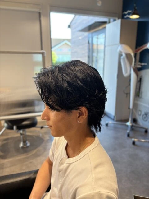 ニュアンスパーマで動きある髪に