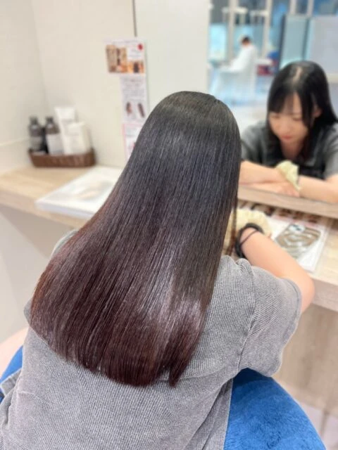 髪質改善縮毛矯正で艶髪◎ダメージケアしながら癖を自然に伸ばす