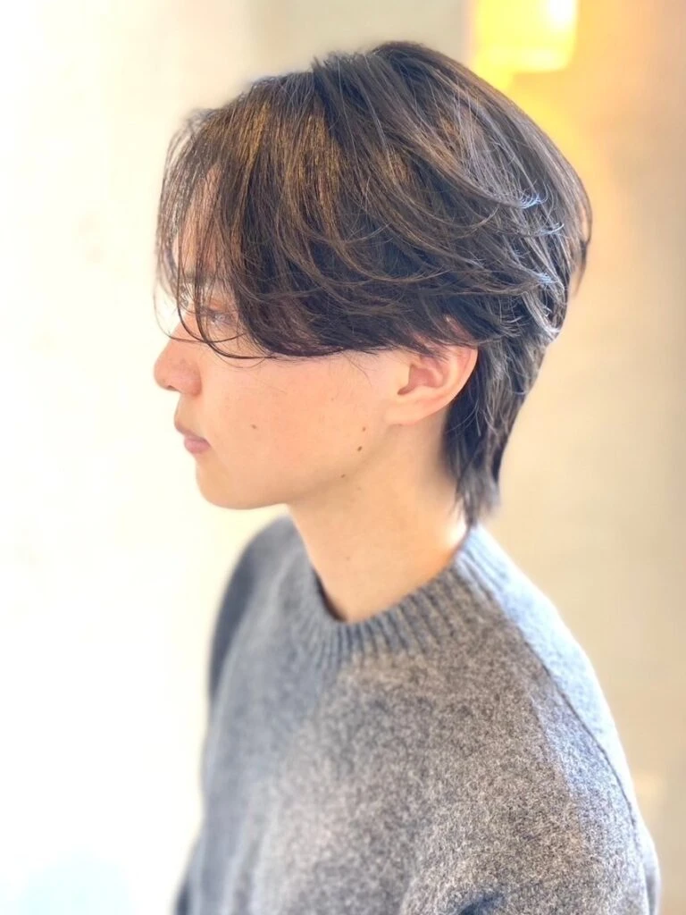 2025年最新版|メンズ〈センターパート×パーマ〉特集 人気のフェザーショートウルフ