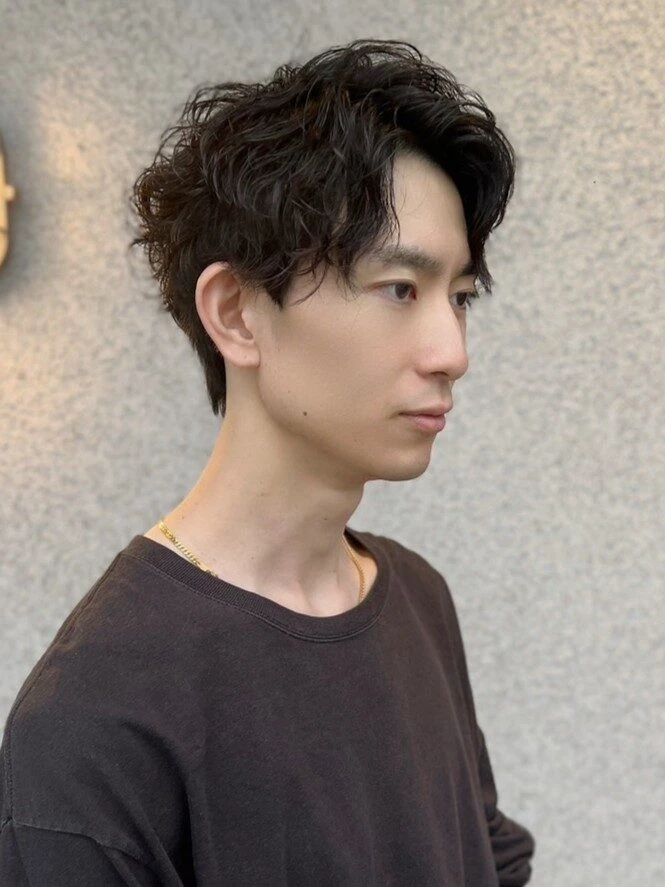 2025年最新版|メンズ〈センターパート×パーマ〉特集 人気のシャドウパーマ