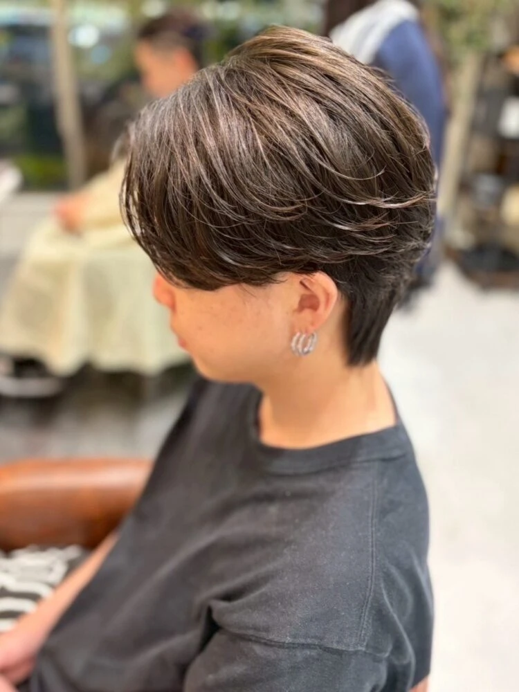 2025年最新版|メンズ〈センターパート×パーマ〉特集 人気のフェザーショートウルフ