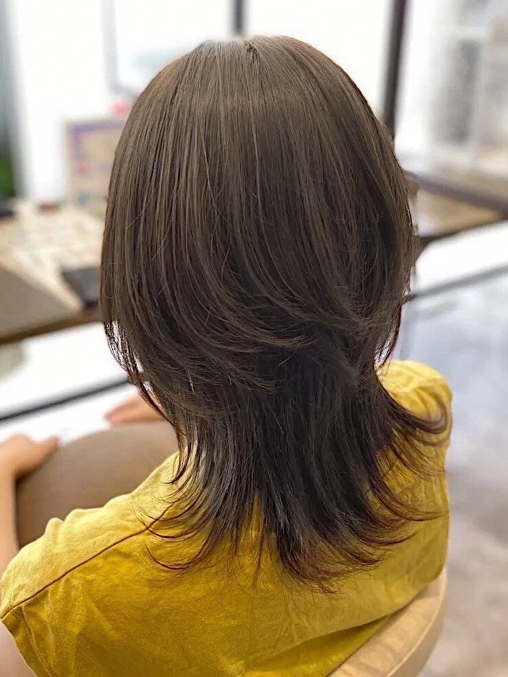 【2025年最旬秋カラー】芸能人も注目のブラウンカラーが本命！バリエーションを徹底解説｜ オリーブブラウン×ロングウルフ