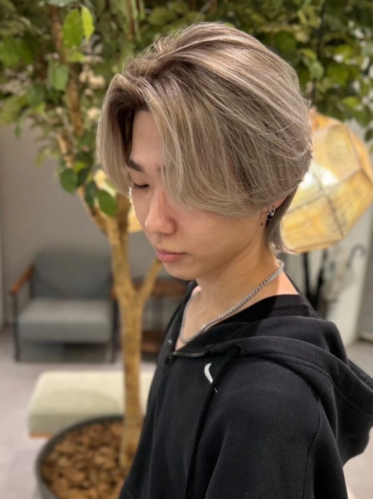 2025年最新版|メンズ〈センターパート×パーマ〉特集 |カルマパーマで韓国風に