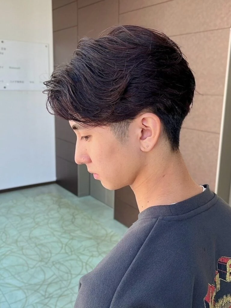 2025年最新版|メンズ〈センターパート×パーマ〉特集 人気のニュアンスパーマ