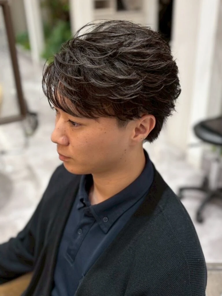 シースルーバング徹底ガイド｜長さ別・顔型別・芸能人スタイルも紹介！メンズ/シースルーバング×フェザーパーマ