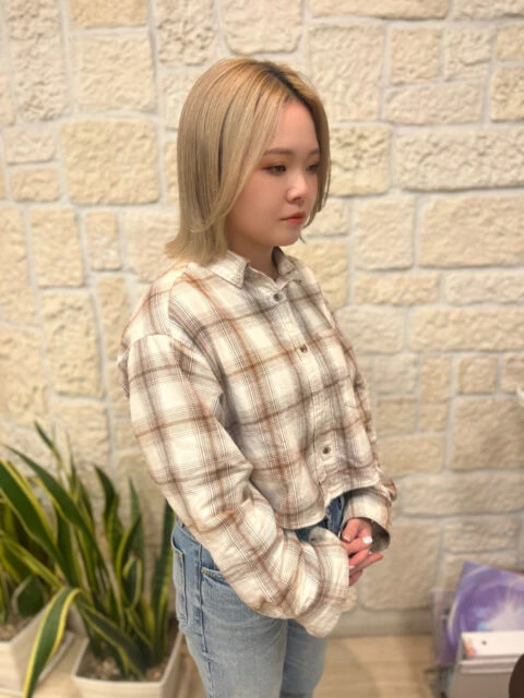 切りっぱなし×くびれボブで旬髪!顔周りレイヤーで軽やかに