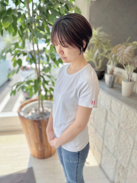 コンパクトショートが旬!耳掛けショートで大人可愛い印象に