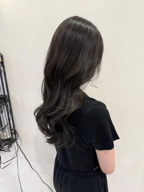 透明感とツヤ感の流行髪！ダークグレージュで大人美髪に 秋流行髪×透明感ダークグレージュ