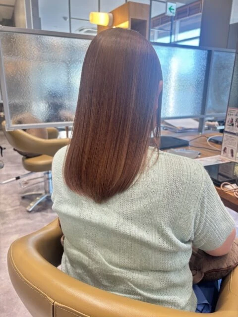 白髪も自然に馴染む艶ブラウンカラー